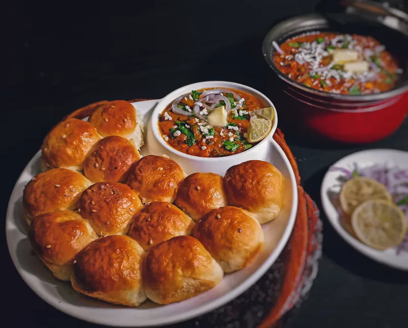 Pav Bhaji Veg / Wood-Fired Cheesy Pizza